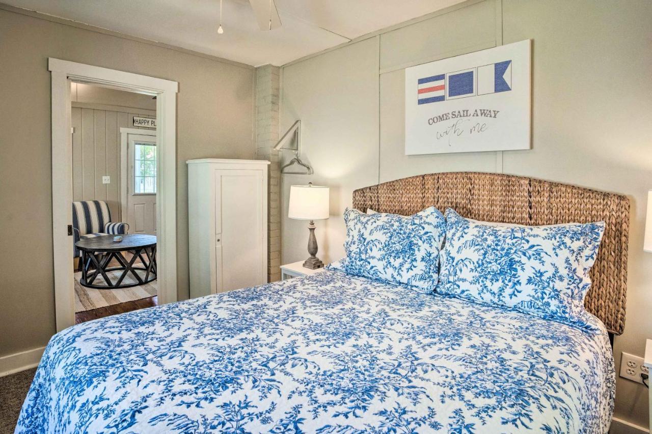 Chic Cottage With Private Yard Steps To Beach! Colonial Beach Bagian luar foto